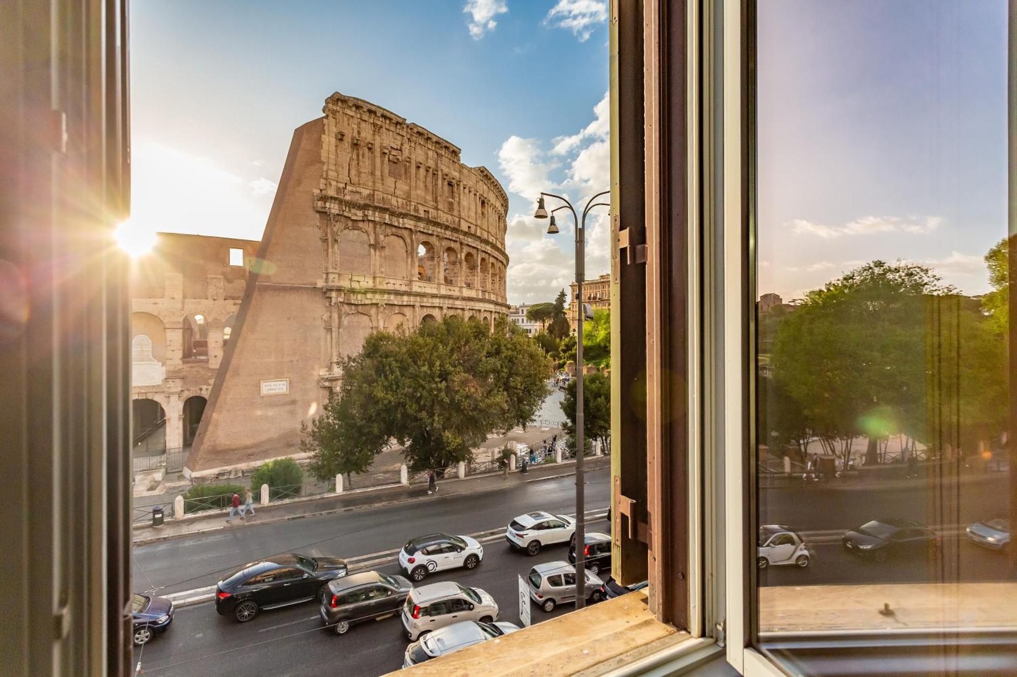 Iconic Apartment With Unique Colosseum View Roma Exterior foto