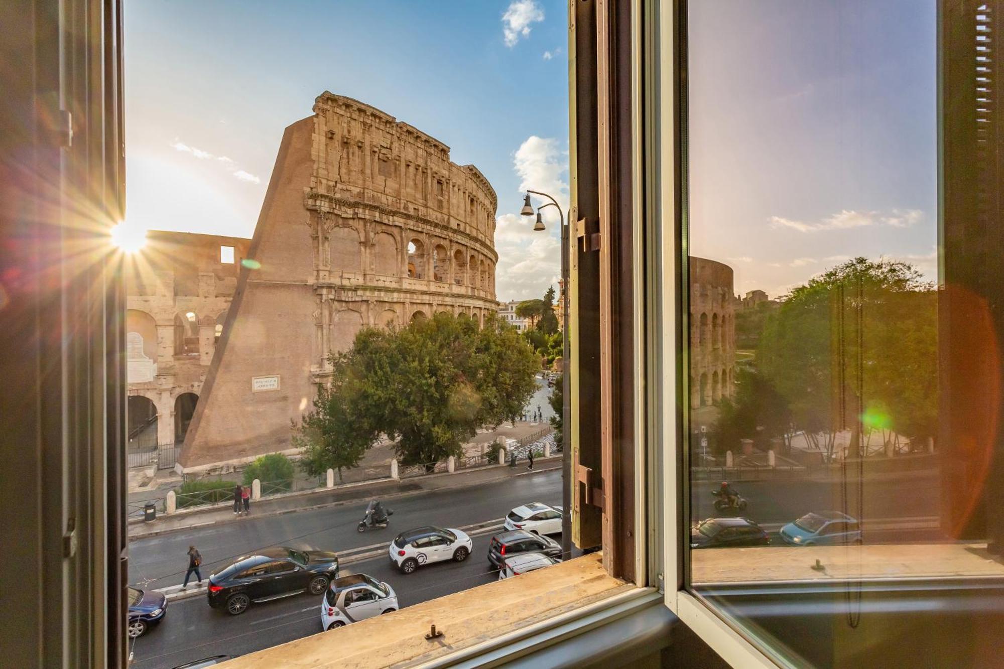 Iconic Apartment With Unique Colosseum View Roma Exterior foto