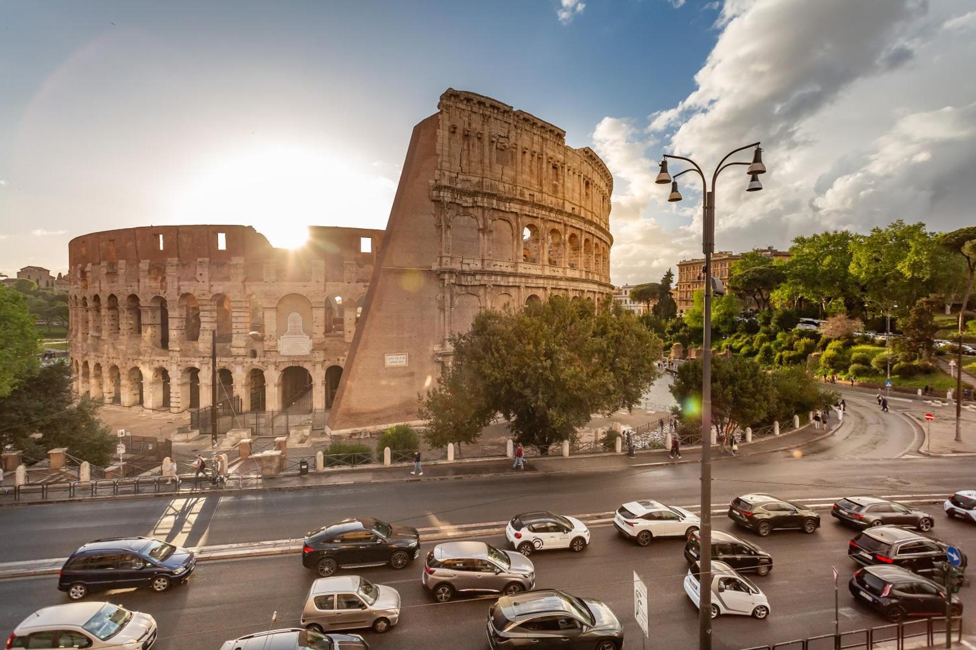 Iconic Apartment With Unique Colosseum View Roma Exterior foto
