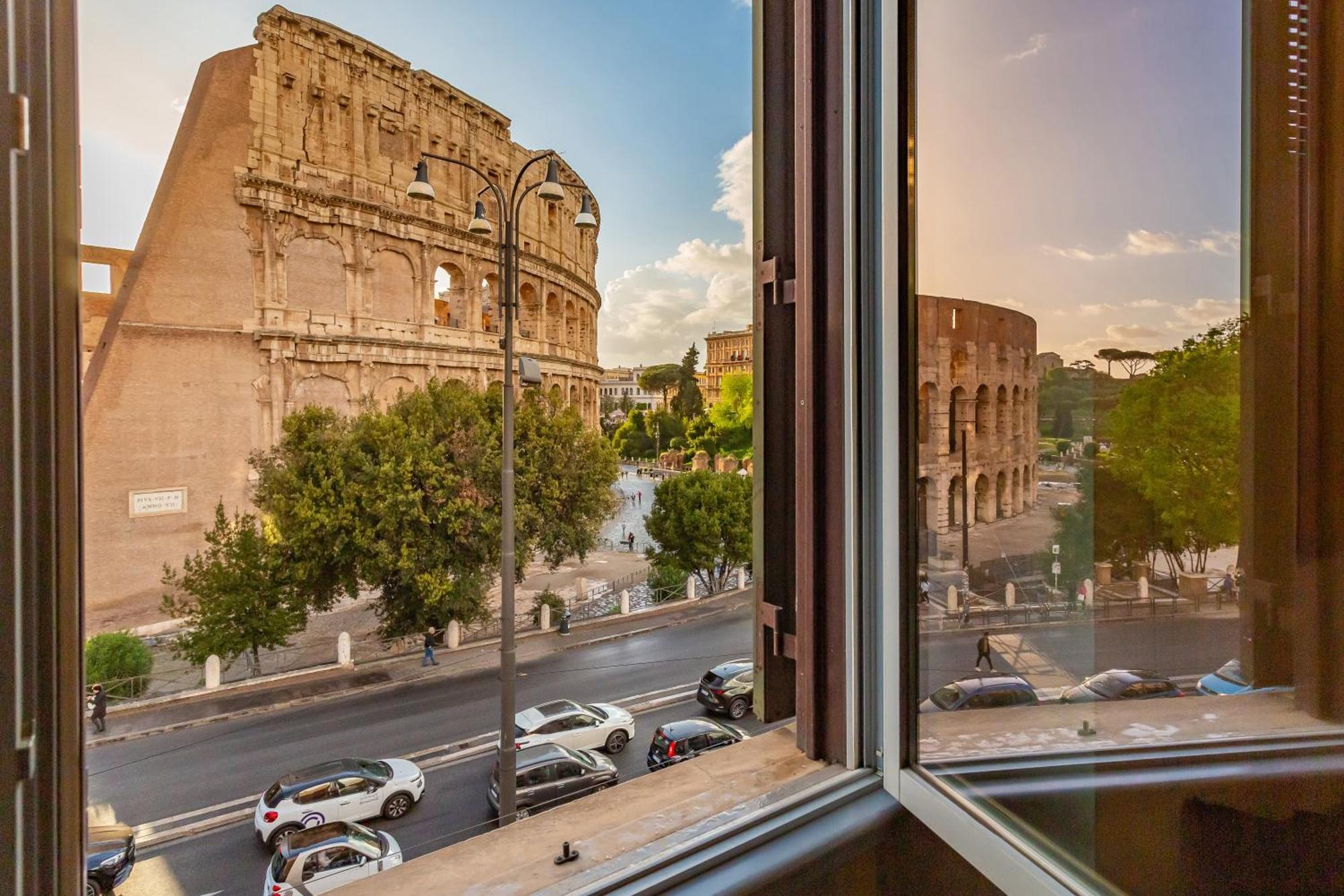 Iconic Apartment With Unique Colosseum View Roma Exterior foto